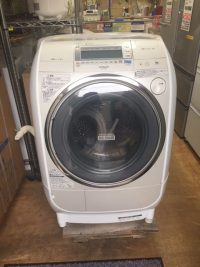 2010年製　日立　ドラム式洗濯　BD-V3200L