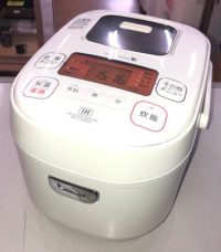 2017年　アイリスオーヤマ　IHジャー炊飯器　YEC-H05E1
